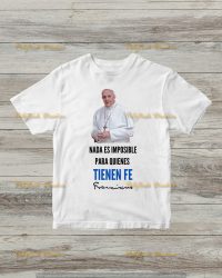 Post de Instagram mockup de remera minimalista claro - 3